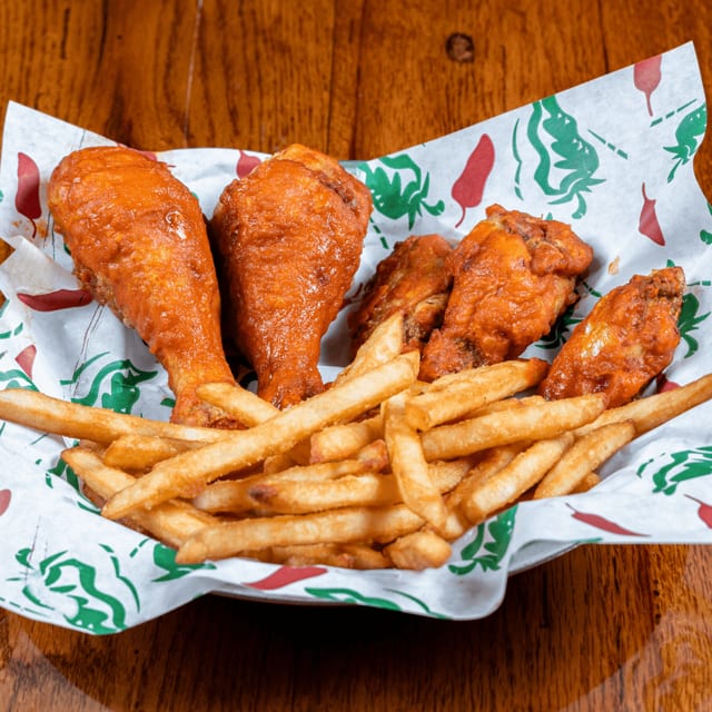 Individual Combo (3 Wings, 2 Drumsticks & Fries).